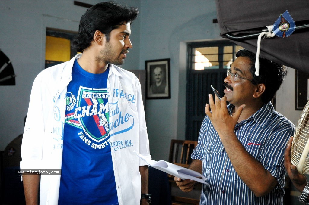 Madatha Kaja Movie Stills - 14 / 32 photos