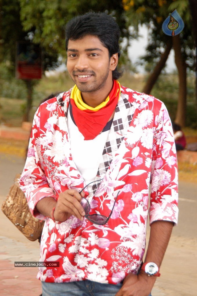 Madatha Kaja Movie Stills - 19 / 32 photos