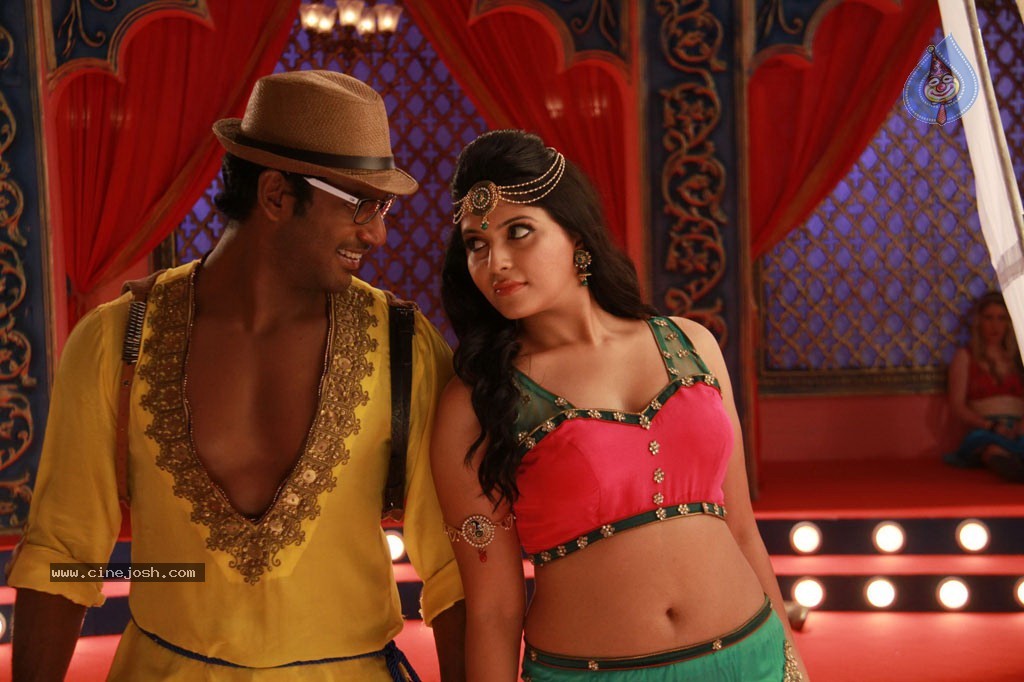 Madha Gaja Raja Tamil Movie Stills - 24 / 35 photos