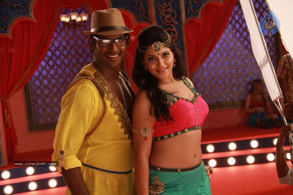 Madha Gaja Raja Tamil Movie Stills - 27 / 35 photos