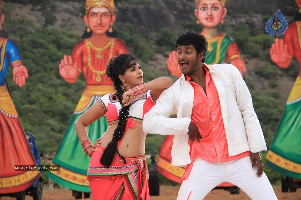 Madha Gaja Raja Tamil Movie Stills - 31 / 35 photos