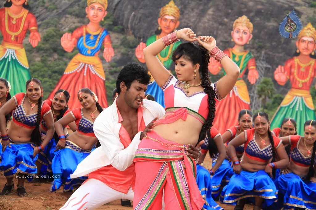 Madha Gaja Raja Tamil Movie Stills - 32 / 35 photos
