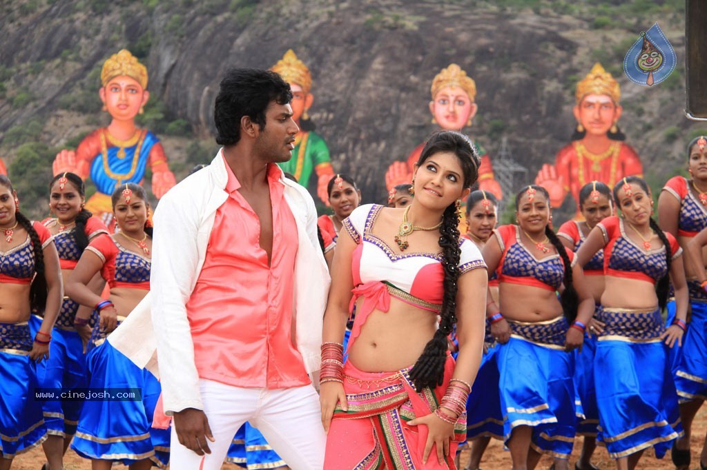 Madha Gaja Raja Tamil Movie Stills - 34 / 35 photos