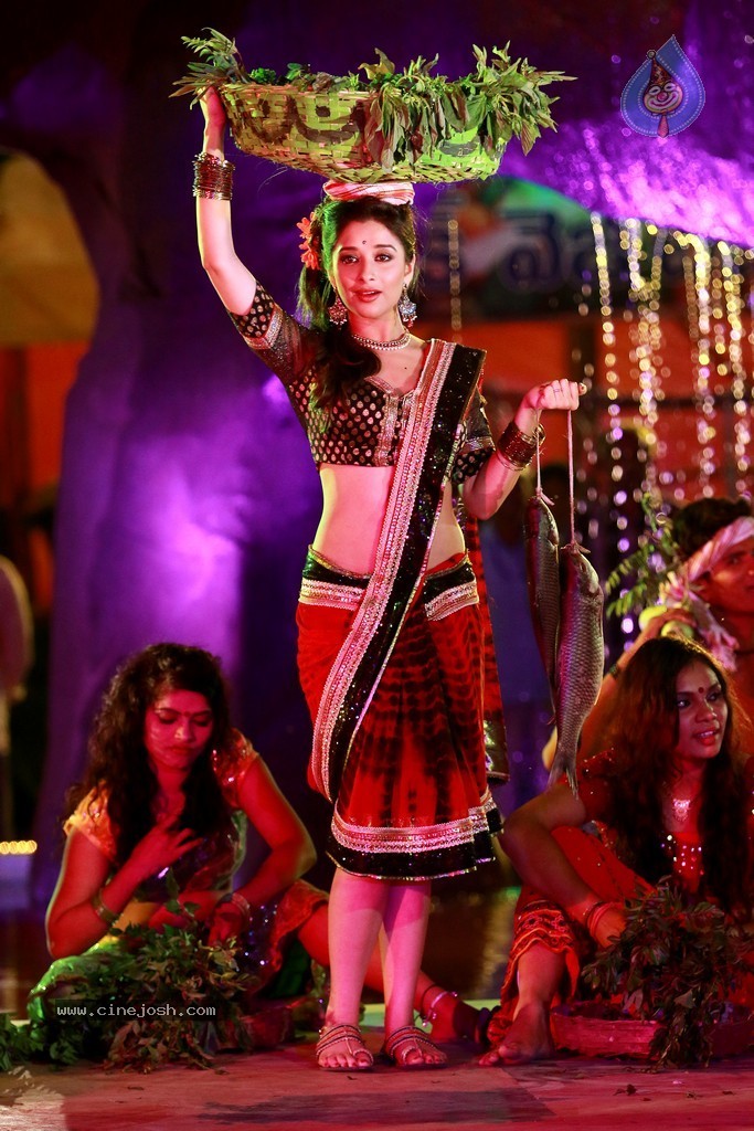 Madhurima Stills in Kotha Janta - 11 / 14 photos