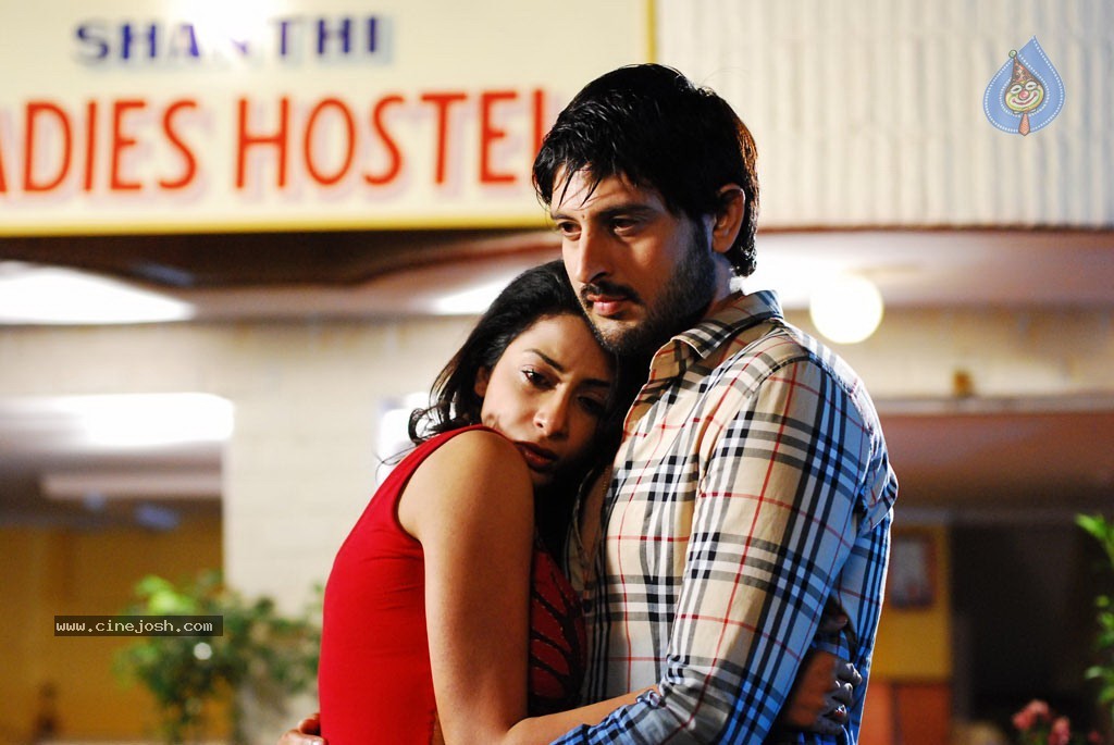 Madisar Mami Tamil Movie Hot Stills - 6 / 98 photos