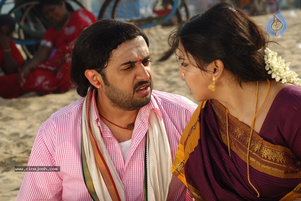 Madisar Mami Tamil Movie Hot Stills - 14 / 98 photos