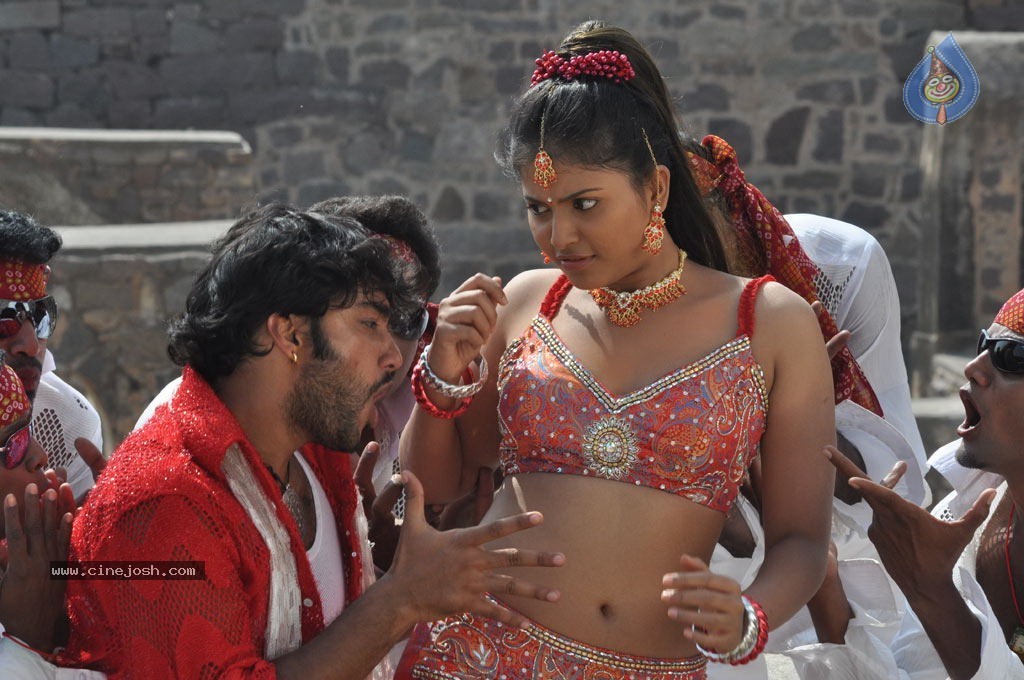 Maharaja Tamil Movie Hot Stills - 13 / 38 photos