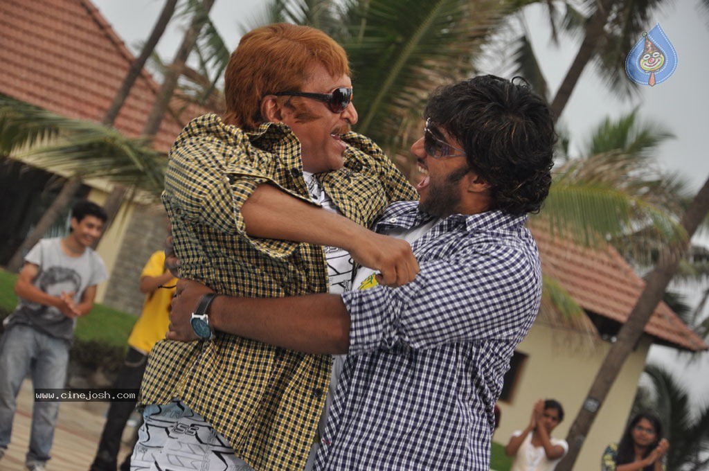 Maharaja Tamil Movie Hot Stills - 14 / 38 photos