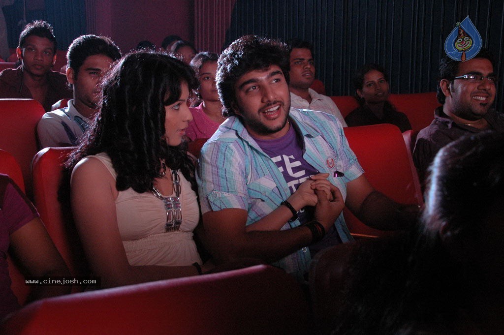 Maharaja Tamil Movie Hot Stills - 15 / 38 photos