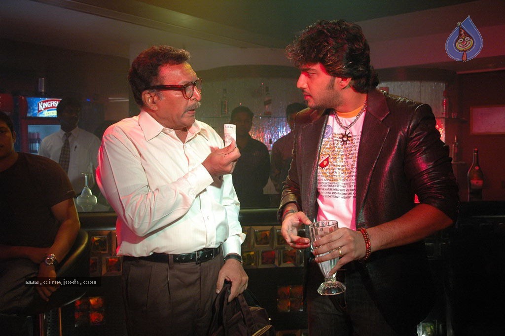 Maharaja Tamil Movie Hot Stills - 18 / 38 photos