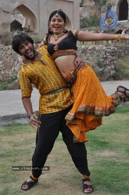 Maharaja Tamil Movie Stills - 24 / 41 photos