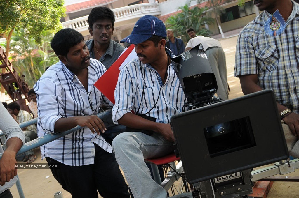 Mahesh Movie Hot Stills - 27 / 78 photos