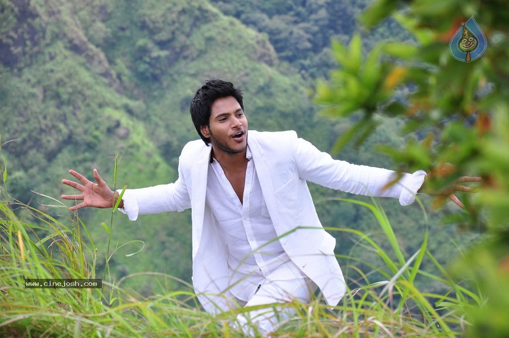 Mahesh Movie Hot Stills - 55 / 78 photos