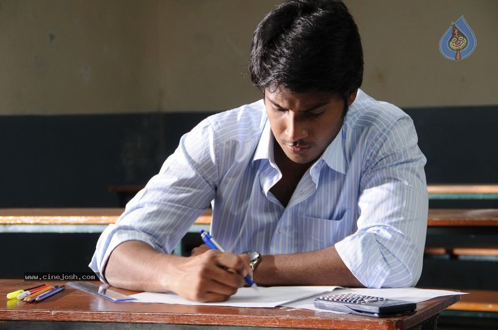 Mahesh Movie Hot Stills - 58 / 78 photos