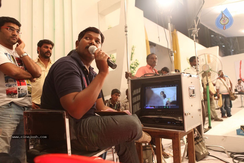 Mahesh Movie Hot Stills - 74 / 78 photos