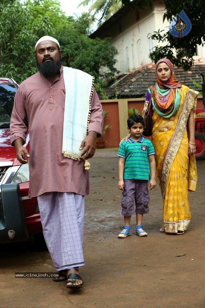 Mailanchi Monjulla Veedu Film Stills - 22 / 120 photos