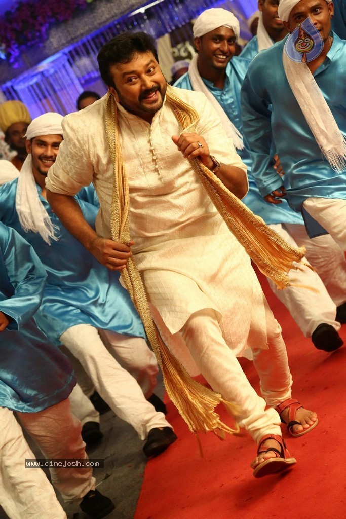 Mailanchi Monjulla Veedu Film Stills - 33 / 120 photos