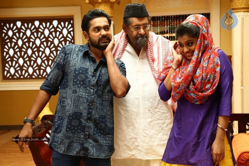 Mailanchi Monjulla Veedu Film Stills - 36 / 120 photos