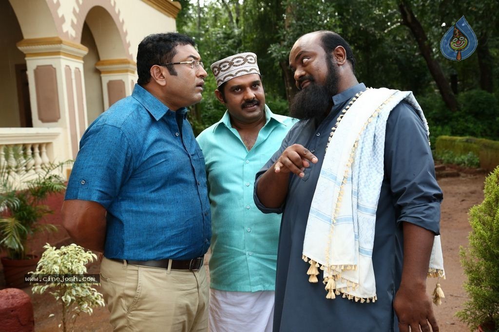 Mailanchi Monjulla Veedu Film Stills - 67 / 120 photos