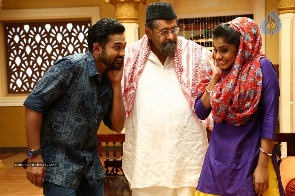 Mailanchi Monjulla Veedu Film Stills - 80 / 120 photos