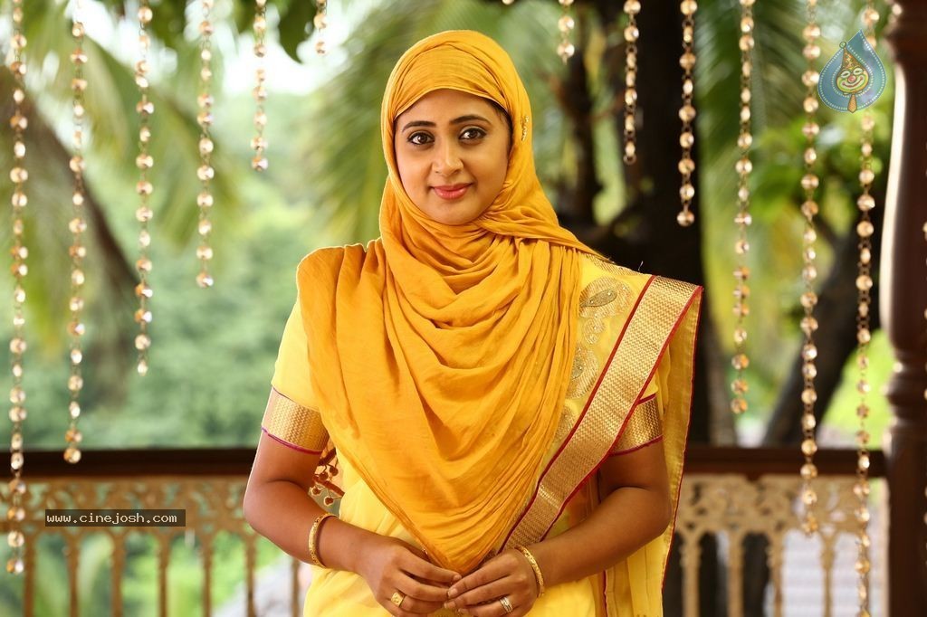 Mailanchi Monjulla Veedu Film Stills - 88 / 120 photos