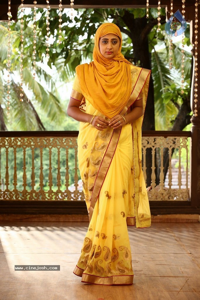 Mailanchi Monjulla Veedu Film Stills - 96 / 120 photos