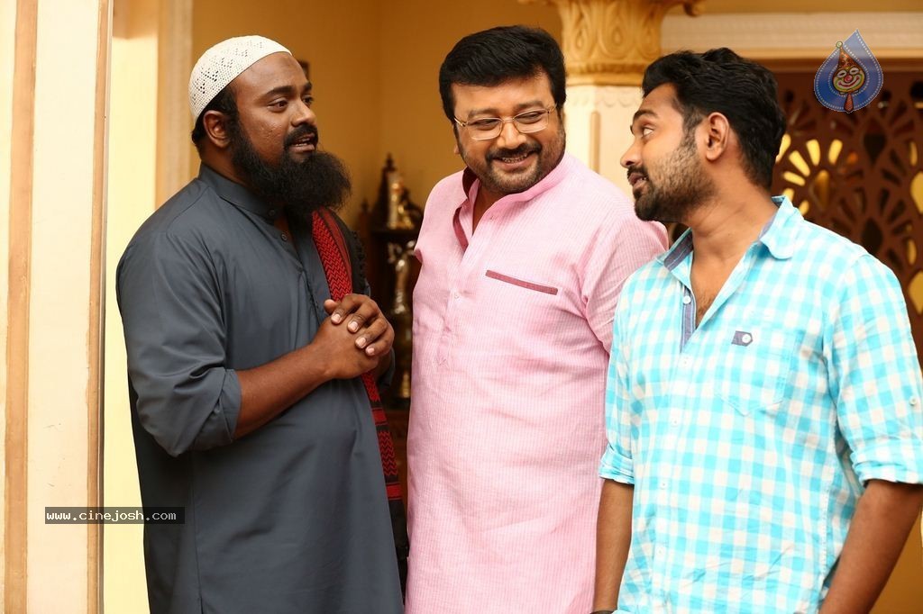 Mailanchi Monjulla Veedu Film Stills - 99 / 120 photos