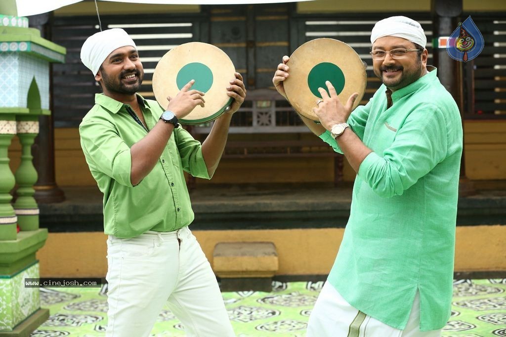 Mailanchi Monjulla Veedu Film Stills - 100 / 120 photos