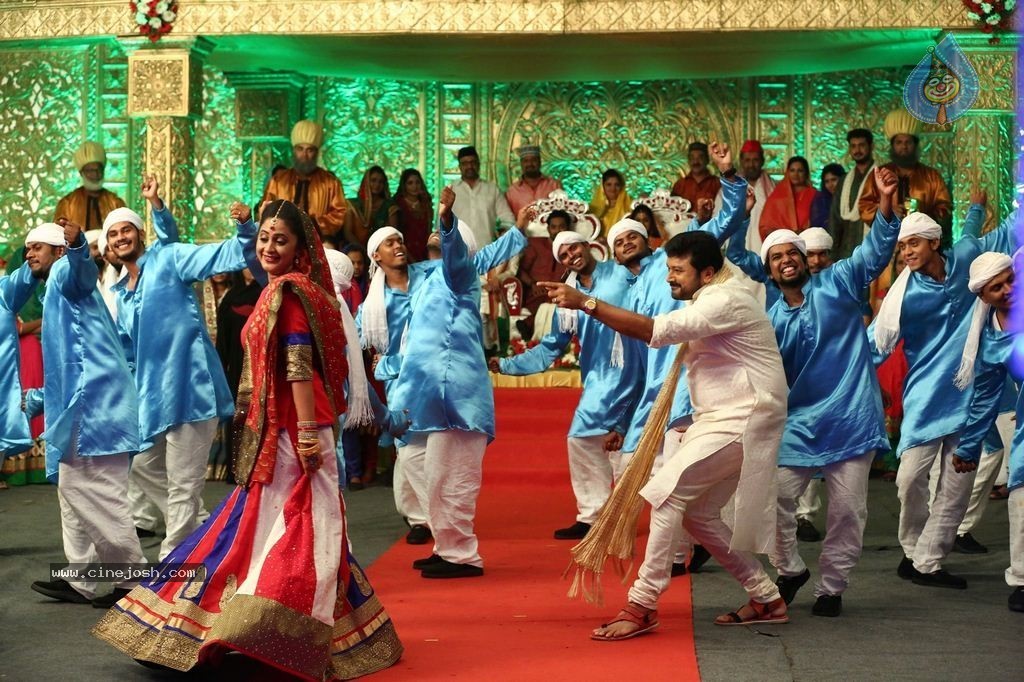 Mailanchi Monjulla Veedu Film Stills - 106 / 120 photos