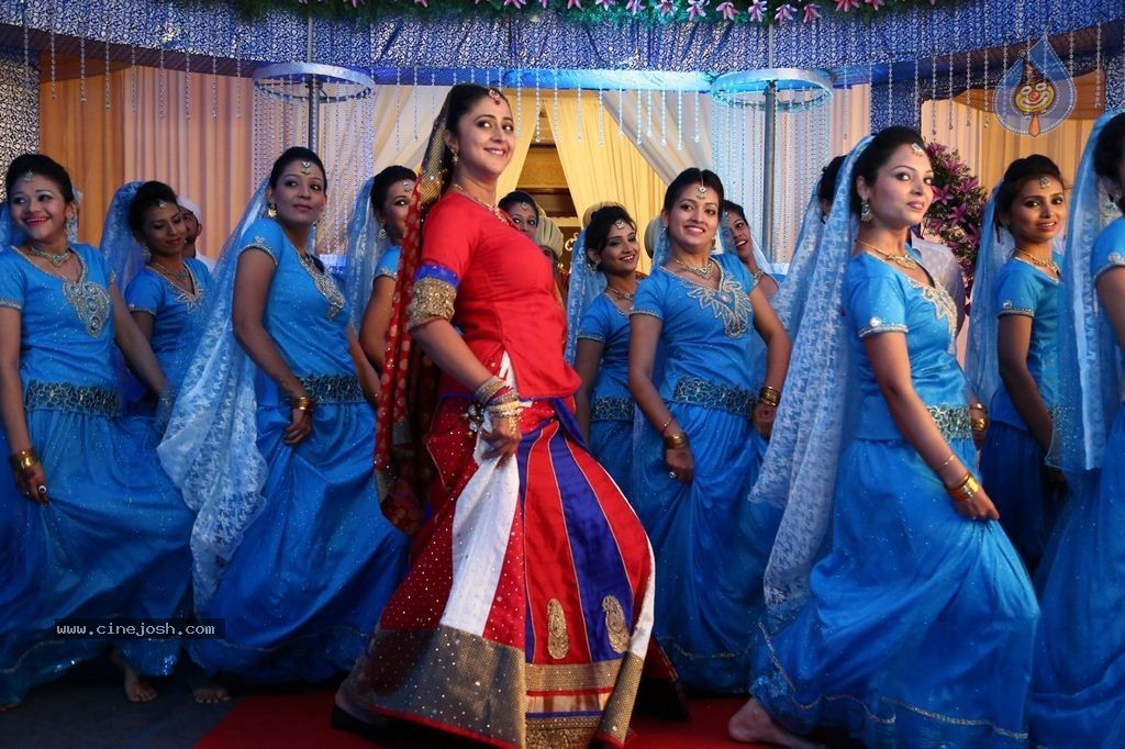 Mailanchi Monjulla Veedu Film Stills - 111 / 120 photos