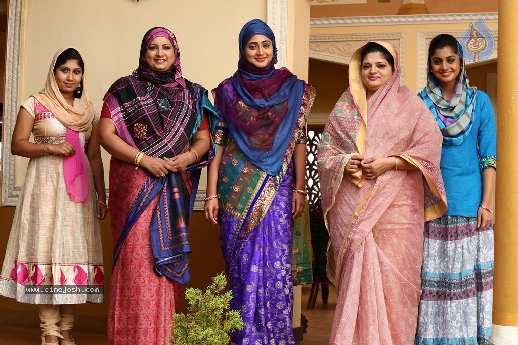 Mailanchi Monjulla Veedu Film Stills - 113 / 120 photos