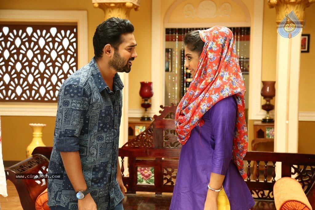 Mailanchi Monjulla Veedu Film Stills - 118 / 120 photos