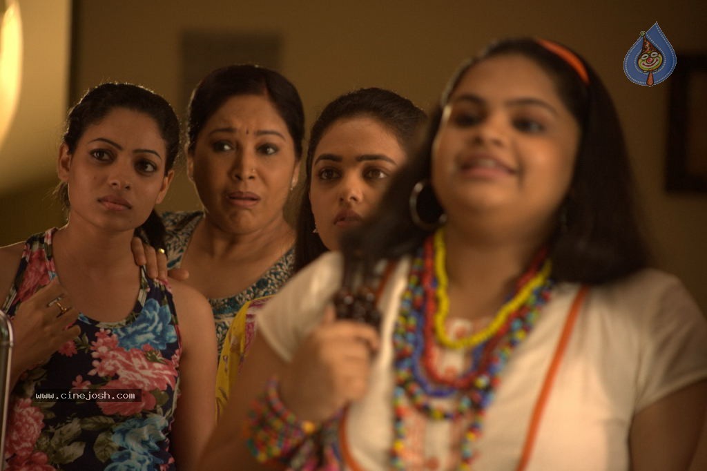 Malini 22 Movie New Stills - 29 / 76 photos