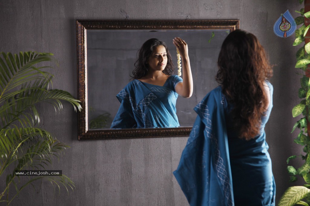 Mallela Teeramlo Sirimalle Puvvu Movie Stills - 22 / 32 photos