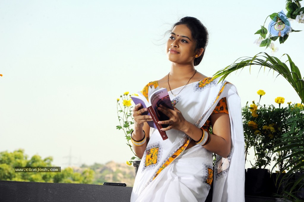 Mallela Teeramlo Sirimalle Puvvu Movie Stills - 24 / 32 photos