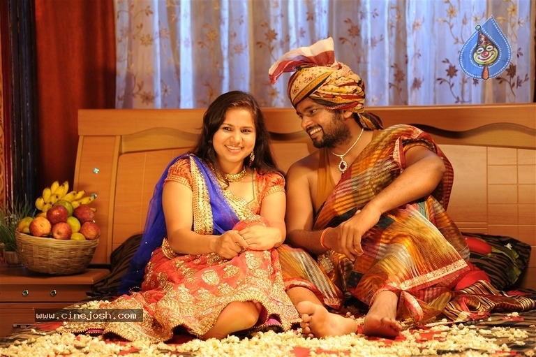 Malli Tamil Movie Stills - 9 / 27 photos