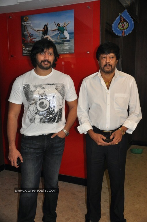 Mambattiyan Tamil Movie Stills - 24 / 33 photos