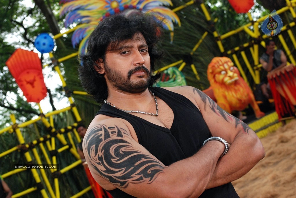 Mambattiyan Tamil Movie Stills - 29 / 33 photos