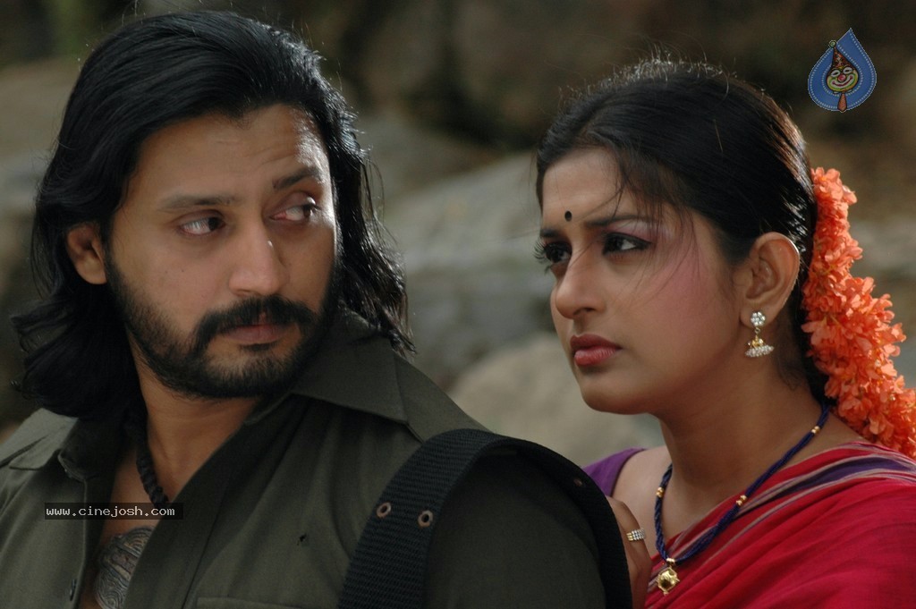 Mambattiyan Tamil Movie Stills - 32 / 33 photos