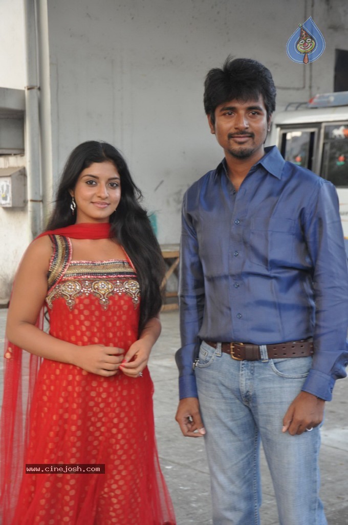 Manam Kothi Paravai Tamil Movie Gallery - 32 / 68 photos