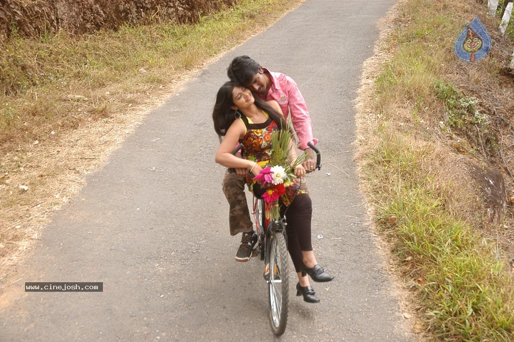 Manam Kothi Paravai Tamil Movie Gallery - 36 / 68 photos