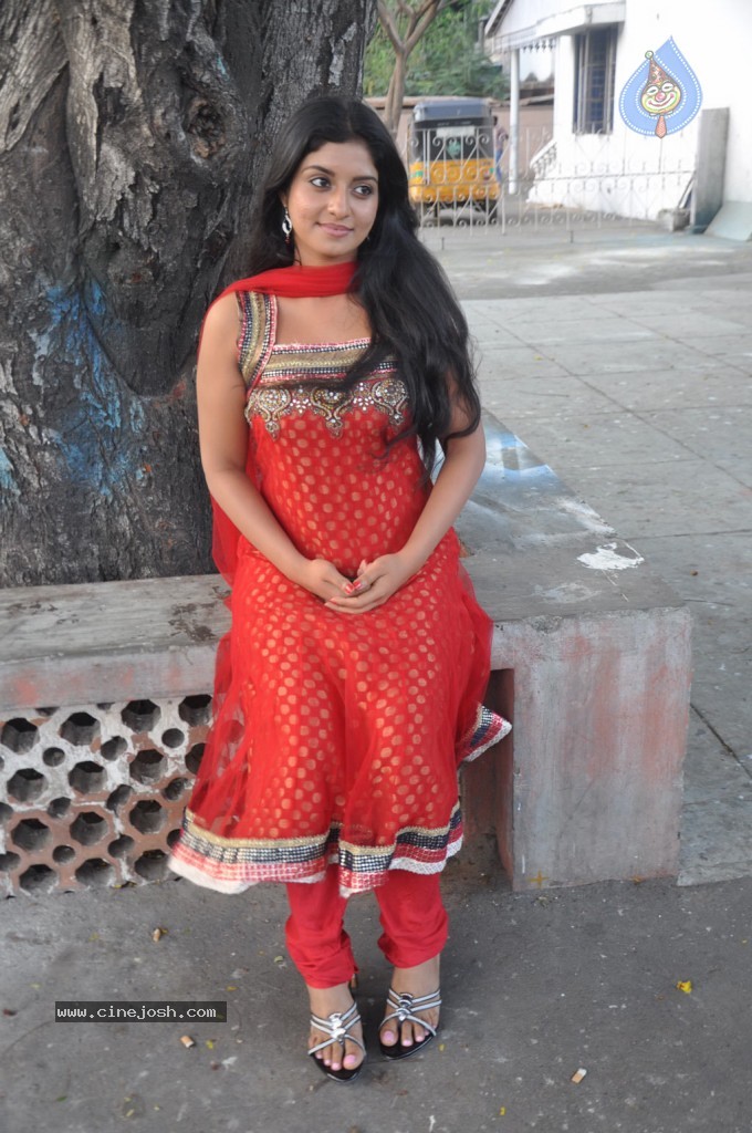 Manam Kothi Paravai Tamil Movie Gallery - 48 / 68 photos