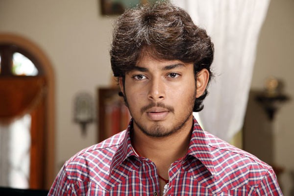 Tanish - Manchivaadu - Stills - 5 / 37 photos