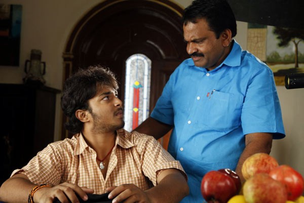 Tanish - Manchivaadu - Stills - 36 / 37 photos