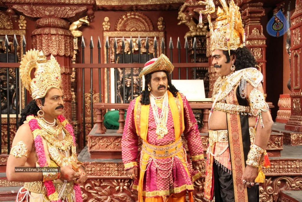 Manushulatho Jagratha New Stills - 33 / 51 photos