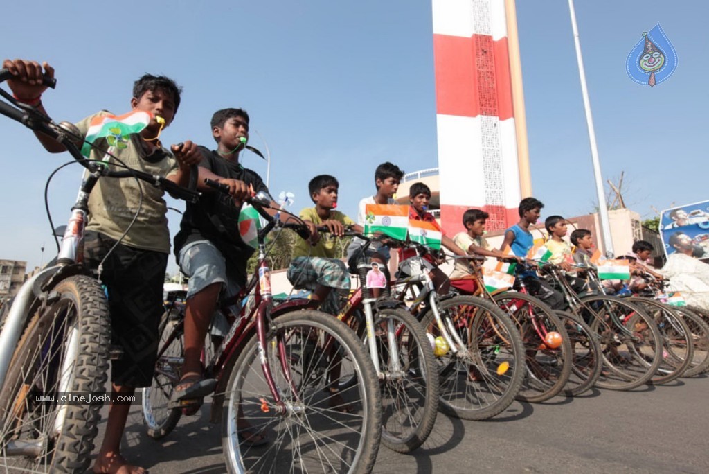 Marina Movie Stills - 71 / 87 photos