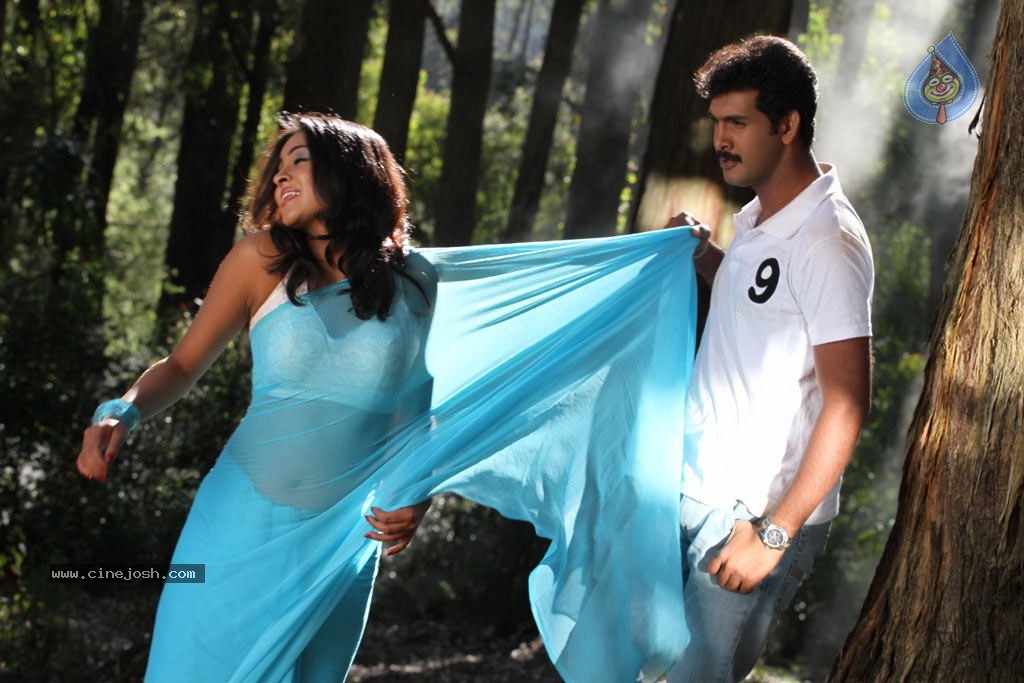 Marudhavelu Tamil Movie Stills - 14 / 47 photos