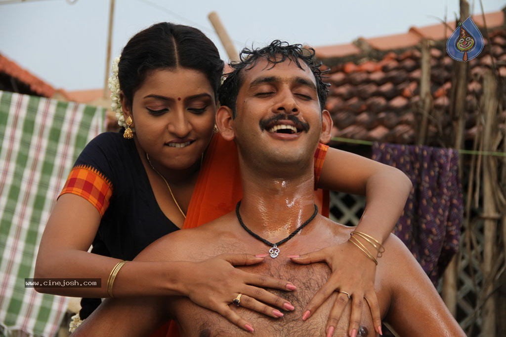 Marudhavelu Tamil Movie Stills - 16 / 47 photos