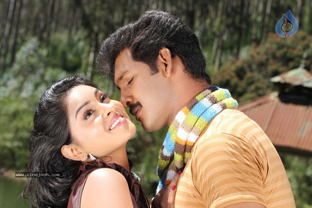 Marudhavelu Tamil Movie Stills - 19 / 47 photos