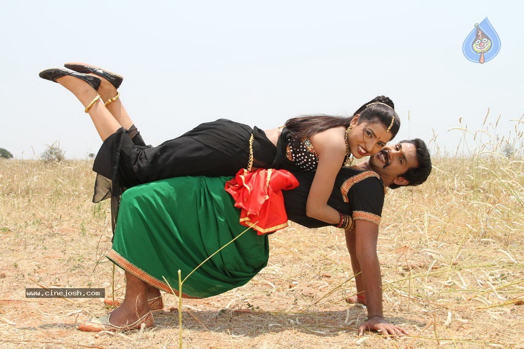 Marudhavelu Tamil Movie Stills - 30 / 47 photos